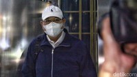 Ketua Komisi IV DPR RI, Sudin bergegas meninggalkan gedung KPK, Rabu (15/11/2023) usai diperiksa sebagai saksi.