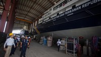Kementerian Kelautan dan Perikanan (KKP) membangun dua kapal pengawas perikanan berukuran 50 meter.
