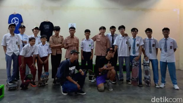 Komunitas Holy Skateboar yang berupaya mendobrak stigma negatif dengan berbagai prestasi.