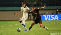 Pada babak kedua Jerman terus lakukan serangan ke pertahanan Selandia Baru dan berhasil memasukan gol kedua pada menit ke 60 melalui Max Moerstedt. (Foto: Wisma Putra/detikJabar)