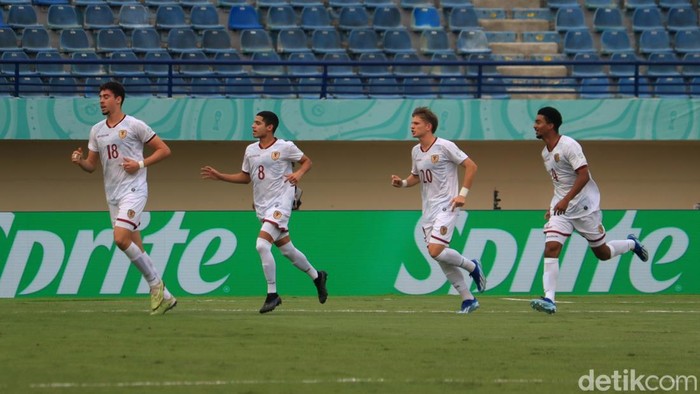Laga Timnas Venezuela U-17 melawan Timnas Meksiko U-17 pada laga lanjutan Piala Dunia U-17 di Stadion Si Jalak Harupat, Kabupaten Bandung