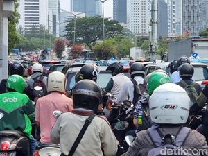 Perkara Putar Balik, Truk Bawa Beton Panjang Bikin Cilincing Macet 1,5 Jam