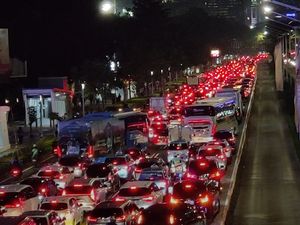 Konser Coldplay Bikin Lalu Lintas di Sudirman ke Arah Senayan Macet