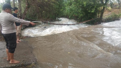 Lokasi balita terseret arus sungai di Lingkungan Lengkok Kudung, Kelurahan Gerantang, Lombok Tengah, Nusa Tenggara Barat (NTB), Rabu (15/11/2023). Tubuh balita itu terseret arus 2 kilometer.