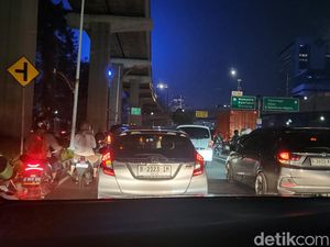 Jalan MT Haryono Arah Gatsu Macet Parah Malam Ini