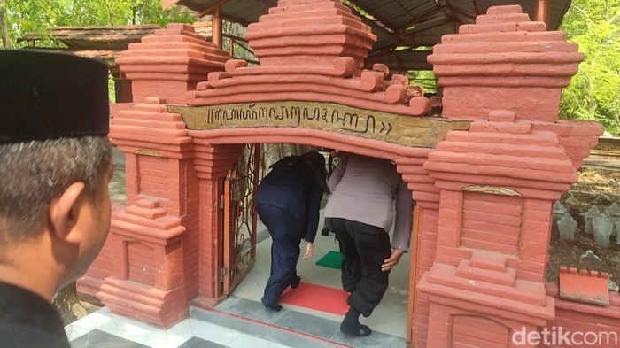 Makam Wali Depok di Desa Kramat, Kecamatan Dempet, Demak, Rabu (15/11/2023).