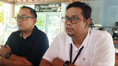 Manager Komunikasi PT PLN UID Bali I Made Arya dan Manager UP3 Bali Selatan PT PLN UID Bali I Putu Kariana saat ditemui di Denpasar, Bali pada Rabu (15/11/2023).