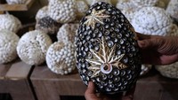 Kerajinan berbahan limbah kerang itu juga dipasarkan ke sejumlah negara seperti Maladewa, Jepang, dan Australia. 