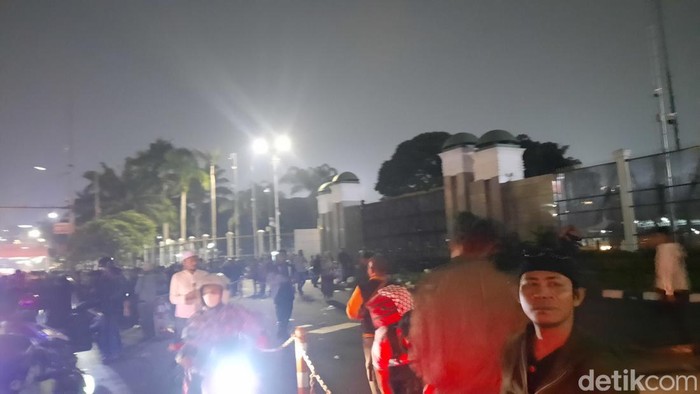 Massa di depan DPR membubarkan diri. (Annisa/detikcom)