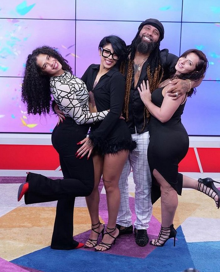 Mazayah Andrews bersama ketiga istrinya