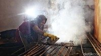 Ikan asap olahan Evi mampu bertahan selama 2-3 bulan dalam freezer, dan cocok untuk diolah ke berbagai menu masakan seperti ditumis, digoreng, digulai, atau bisa dimakan langsung setelah dipanaskan terlebih dahulu.  
