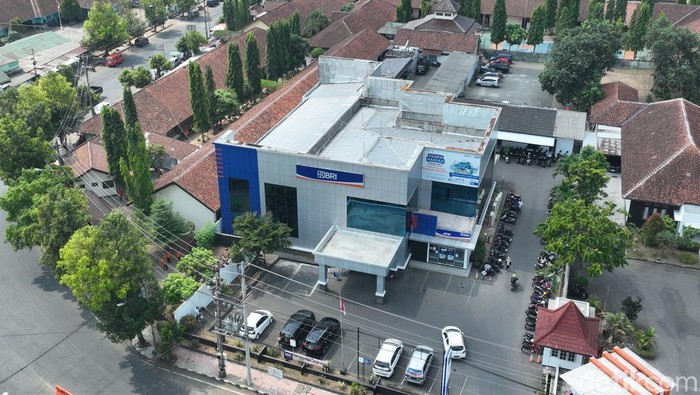 Kantor Cabang Bank Rakyat Indonesia (BRI) Purbalingga hadir untuk memenuhi kebutuhan masyarakat sekitar. Layanan ramah dan terbaik menjadi keharusan.