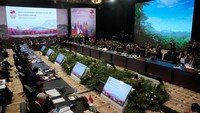 Prabowo mengatakan Indonesia terus membuka komunikasi dengan banyak pihak untuk mencari resolusi atas serangan ke Gaza. Dia menegaskan Indonesia terus mengedepankan pentingnya koridor kemanusiaan bagi para warga sipil di Gaza.
