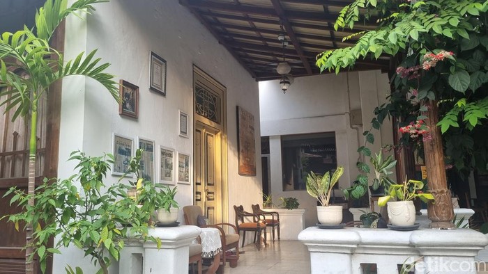 Natan Book di nDalem Natan Royal Heritage, Yogyakarta