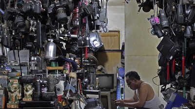 Mengintip Pasar Loak Poncol, Begini Kondisinya