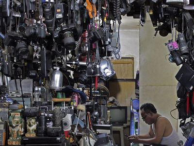 Mengintip Pasar Loak Poncol, Begini Kondisinya
