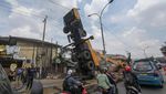 Penampakan Crane Roboh di Cibinong