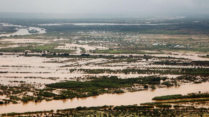 Penampakan dari Udara Banjir Rendam Somalia Hujan deras mengakibatkan Sungai Juba di Negara Bagian Jubaland Somalia meluap. Begini penampakannya dari udara.