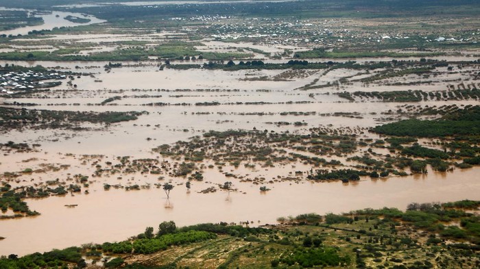 Penampakan dari Udara Banjir Rendam Somalia Hujan deras mengakibatkan Sungai Juba di Negara Bagian Jubaland Somalia meluap. Begini penampakannya dari udara.