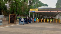 Saat ini, seluruh pengunjung sudah dapat memasuki area pre-function konser Coldplay karena akses seluruh gerbang telah dibuka. Foto: Ahsan Nurrijal/detikcom