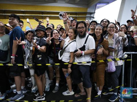 The audience for the Coldplay concert at the Gelora Bung Karno Main Stadium looked packed, Wednesday (11/15/2023).  (CNBC Indonesia/Tri Susilo)