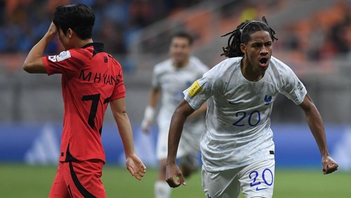 Timnas Prancis berfoto sebelum melawan Timnas Korea Selatan dalam laga penyisihan Grup E Piala Dunia U-17 di Jakarta International Stadium, Jakarta, Rabu (15/11/2023). ANTARA FOTO/Akbar Nugroho Gumay/rwa.