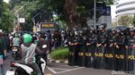 Polisi Bubarkan Pendemo Coldplay