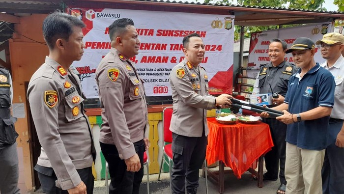 Polres Jaksel sambangi poskamling di Pondok Labu