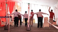 Tes SKD CPNS Kemenkumham Jatim digelar di Politeknik Pelayaran Surabaya pada Minggu (12/11/2023). Saat dilakukan pemeriksaan sebelum masuk ruang tes, panitia mendapati sejumlah peserta membawa benda yang tidak lazim.