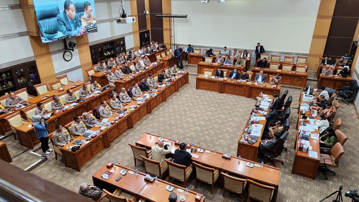 Rapat Dengar Pendapat Komisi III DPR RI dengan Polri, Rabu (15/11/2023).