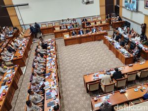 Debat Sahroni Vs Arteria Saat Rapat di DPR soal Bukti Polisi Tak Netral
