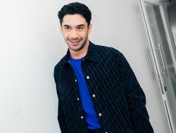 Ikut Orasi di Gedung DPR, Reza Rahadian Langsung Trending
