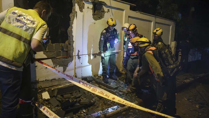 Israeli security forces inspect the site hit by a rocket fired from the Gaza Strip, in Jaffa, a mixed Arab-Jewish area of Tel Aviv, Israel, Tuesday, Nov. 14, 2023. (AP Photo/Itai Ron)