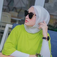 Santyka Fauziah sendiri diketahui merupakan seorang TikToker. Di beberapa unggahan terbarunya di TikTok Fauziah tampak membuat video berjoget bersama Sule. Videonya itu pun langsung viral dan banyak mendapat beragam komentar. Foto: Instagram/@santykafauziah