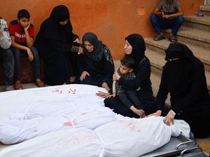 Doa Para Ibu di Gaza: Perdamaian atau Meninggal Sambil Memeluk Anak