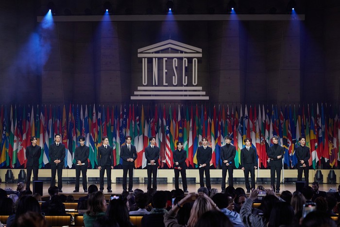 SEVENTEEN menghadiri acara UNESCO Youth Forum di Markas Besar UNESCO, Paris, Prancis, pada Selasa (14/11/2023) waktu setempat atau Rabu (15/11/2023) waktu Indonesia.