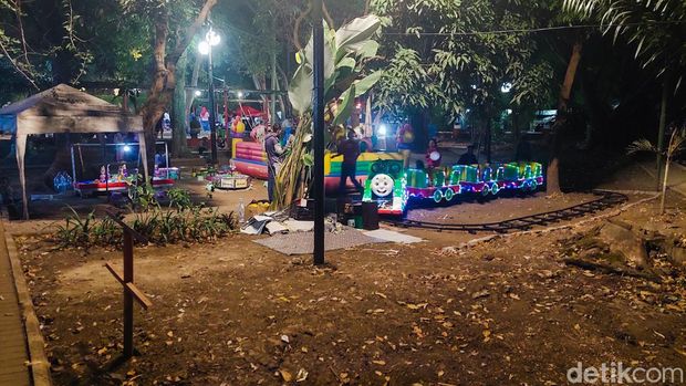 Taman Kartini di Kota Cimahi saat malam hari