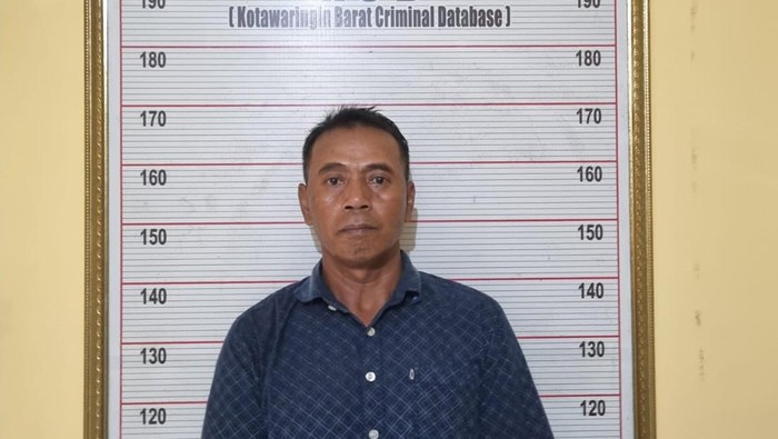 Tampang kuli bangunan pemerkosa anak saat diberi tumpangan oleh orang tua korban. Dokumen Istimewa