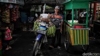 Tiwul, pedagang pete asal Wonogiri mulai berdagang di Jakarta sejak tahun 1996. Harapanya agar presiden terpilih nanti bisa memberikan kebijakan ekonomi yang bagus.