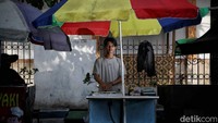 Riko penjual kue pukis asal Ogan Ilir, Sumatera Selatan, berharap capres dan cawapres mendatang bisa mensejahterakan rakyat kecil.