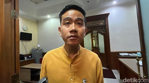 Wali Kota Solo yang juga cawapres nomor urut 2, Gibran Rakabuming Raka kembali berdinas, Rabu (15/11/2023), usai pengambilan nomor urut di KPU RI.