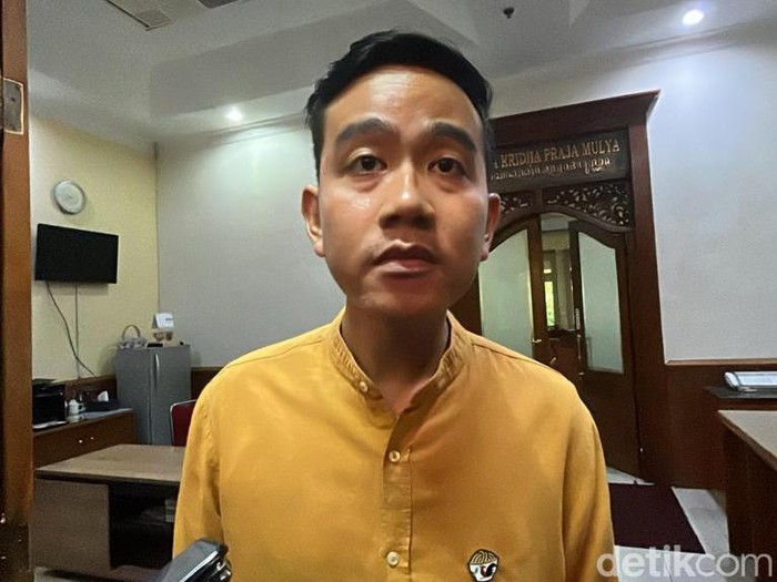Wali Kota Solo yang juga cawapres nomor urut 2, Gibran Rakabuming Raka kembali berdinas, Rabu (15/11/2023), usai pengambilan nomor urut di KPU RI.