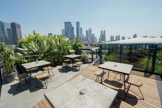 5 Kafe Rooftop di Jakarta Selatan yang Tawarkan Pemandangan Kota Cantik