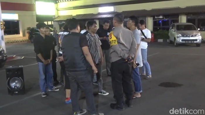7 mahasiswa demo tanpa izin diamankan di Polrestabes Makassar.
