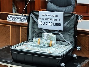 Achsanul Qosasi-Sadikin Rusli Kembalikan Duit USD 2 Juta ke Kejagung