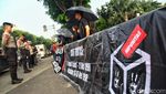 Aksi Kamisan ke-795 Desak Haris dan Fatia Dibebaskan
