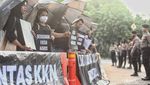 Aksi Kamisan ke-795 Desak Haris dan Fatia Dibebaskan