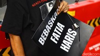 Sebagai catatan, Haris dituntut 4 tahun penjara dan Fatia 3 tahun penjara karena mengkritik pejabat publik.  