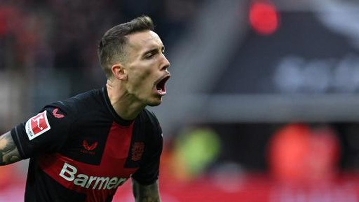 Bayer Leverkusens Spanish defender #20 Alejandro Grimaldo celebrates scoring his teams first goal during the German first division Bundesliga football match Bayer 04 Leverkusen v 1 FC Union Berlin in Leverkusen, western Germany on November 12, 2023. (Photo by INA FASSBENDER / AFP) / DFL REGULATIONS PROHIBIT ANY USE OF PHOTOGRAPHS AS IMAGE SEQUENCES AND/OR QUASI-VIDEO