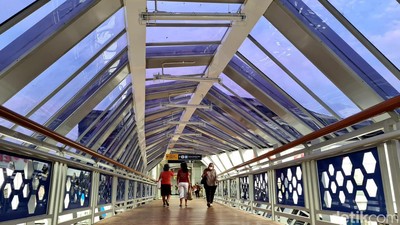 Asyik JPO Klender Baru Sudah Beroperasi Lho, Instagramable Banget